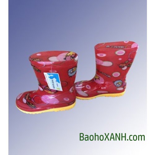 3 Lưu Ý Quan Trọng Khi Lựa Chọn Ủng Đi Mưa Chất Lượng 5 Ủng bảo hộ lao động cổ cao xếp thành hàng trong kho trước khi cấp phát