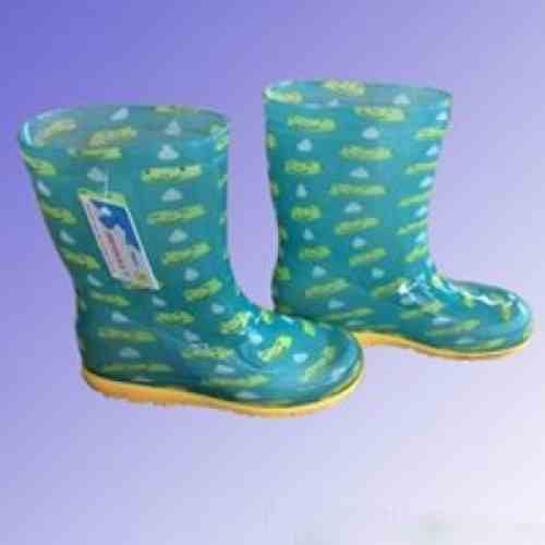 Ủng Chống Thấm Trẻ Em Tại Long Biên: Cổ Ủng Và Điểm Nước Vào 2 Ủng trẻ em màu xanh ngọc đế có rãnh khía sâu dùng đi học ngày mưa