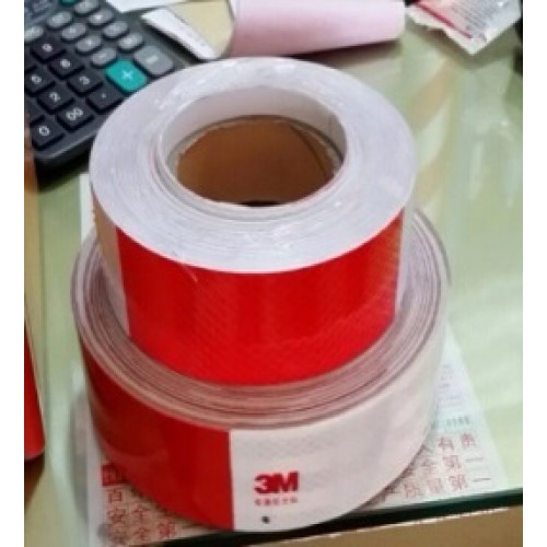 Băng Keo Phản Quang: Dán Phương Tiện Và Kết Cấu 2 Cuộn băng phản quang kẻ sọc trắng đỏ xen kẽ dùng dán đuôi thùng xe