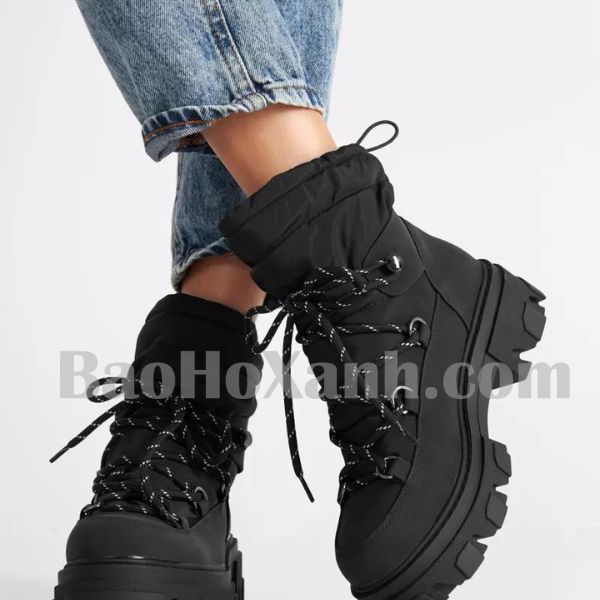 Top Giày Cách Điện Phổ Biến Nhất Được Thợ Điện Lựa Chọn 1 Giày cách điện dùng cho thợ điện, đế liền không đinh kim loại