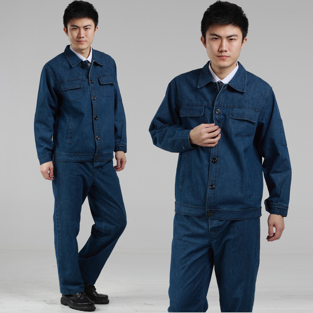 Ý Nghĩa Của Áo Bảo Hộ Lao Động: Che Được Mối Nguy Nào 4 Quần áo bảo hộ ngành điện lực có dải phản quang ở tay và thân