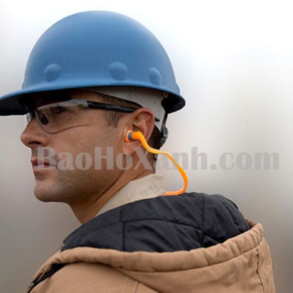 Nút tai chống ồn cấp riêng theo tên từng công nhân trong tổ sản xuất