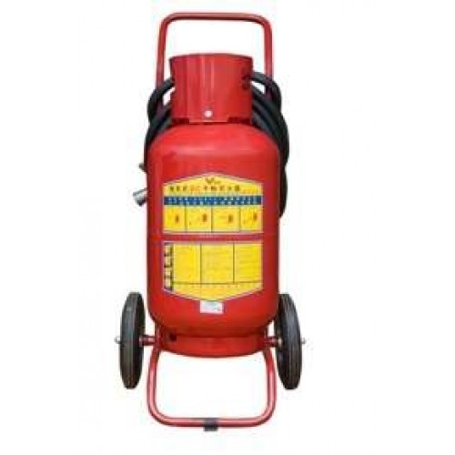Dùng Bình Cứu Hoả Khi Có Cháy: Bốn Bước Và Khi Nào Phải Rút 3 Bình chữa cháy dạng xe đẩy dùng cho kho lớn, cần hai người phối hợp khi thao tác