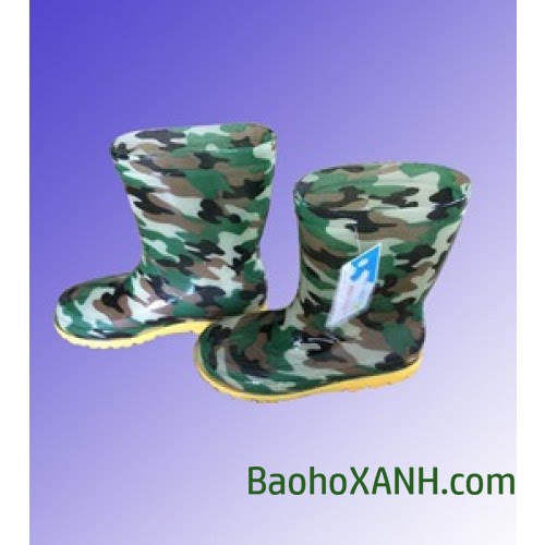 Ủng cao su trẻ em họa tiết rằn ri với phần đế có rãnh khía sâu nhiều hướng