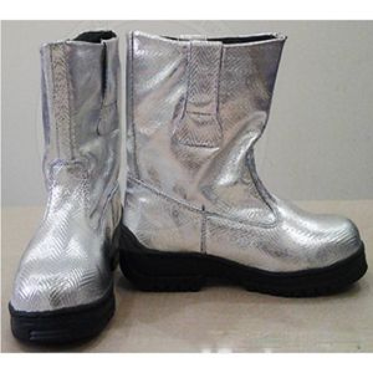 Ủng Chống Cháy Ngăn Chặn Tai Nạn, Đảm Bảo An Toàn 1 Ủng chống cháy cổ cao dùng cho đội chữa cháy cơ sở