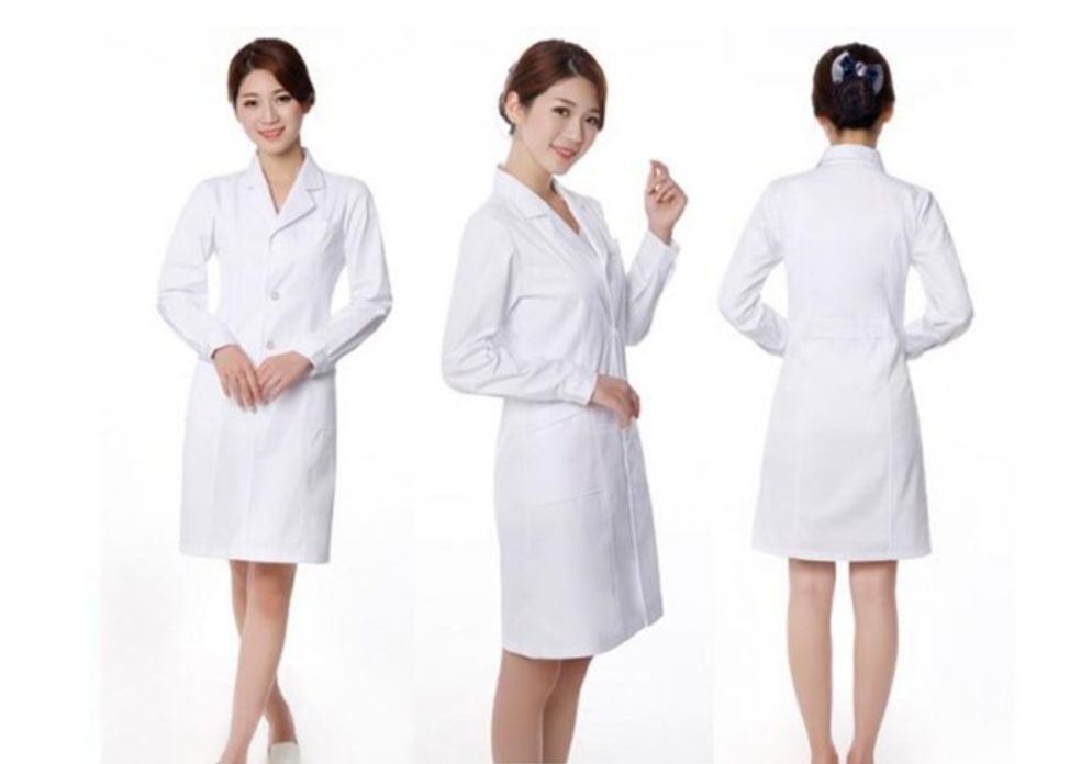 Áo blouse trắng dài tay chuẩn bị sẵn cho ca trực điều dưỡng