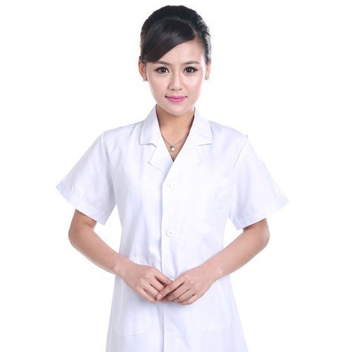 Áo Dược Sĩ Cho Nhà Thuốc Và Kho Dược - Chọn Mẫu, Đặt May 1 Áo trắng dáng dài của dược sĩ với cổ đứng và nẹp cúc chạy giữa thân trước