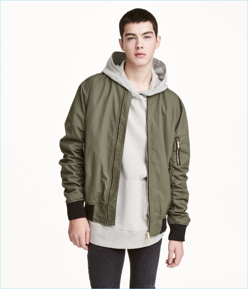 Áo Khoác Nỉ Cao Cấp Và Những Điều Cần Biết 2 Áo khoác hoodie có mũ trùm và túi kangaroo