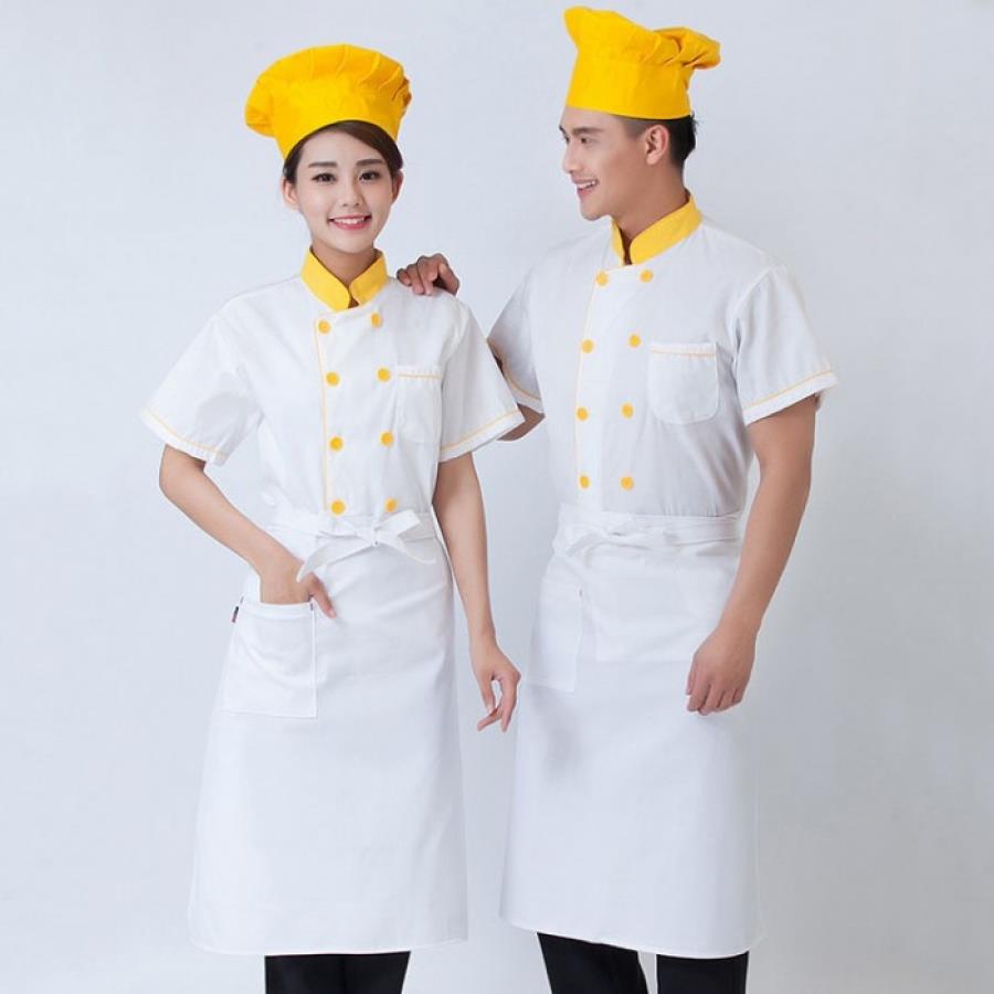 Mũ Đầu Bếp Dáng Cao – Phân Cấp Chức Danh Và Đặt May 2 Đồ bếp trắng đặt cùng chiếc mũ cao theo lối bếp Âu cổ điển