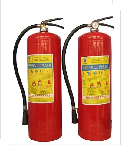 Bình Chữa Cháy Bột MFZ4 ABC: Nhóm Cháy Và Cách Dùng 1 Nhóm bình chữa cháy xếp cạnh nhau cho thấy khác biệt về thân bình và cụm van