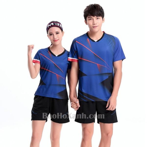 Áo Thể Thao Nam Đồng Phục - 5 Lưu Ý Quan Trọng Khi Chọn 4 Chiếc áo thể thao nam gấp gọn cho thấy đường may vai và cổ áo