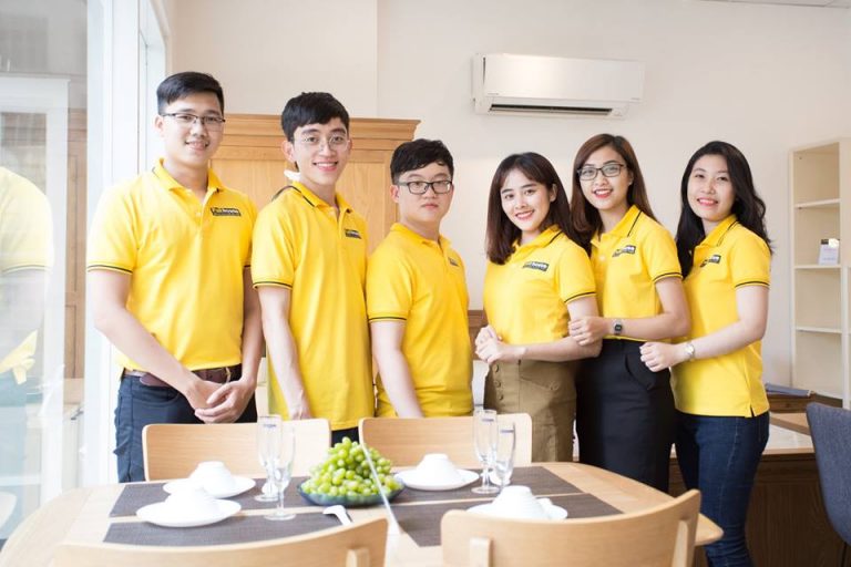 Áo Phông – Thời Trang Đơn Giản Và Năng Động 1 Nhóm áo phông đồng phục với các kiểu cổ khác nhau