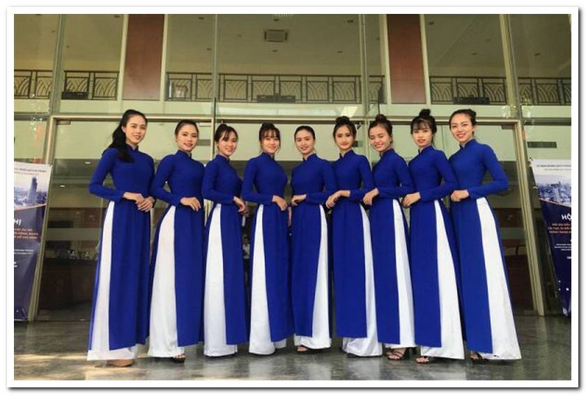 Quần Áo Lễ Tân: Chọn Kiểu Dáng, Màu Sắc Theo Mô Hình Khách Sạn 2 Áo dài lễ tân khách sạn kiểu cách tân dùng cho mô hình boutique
