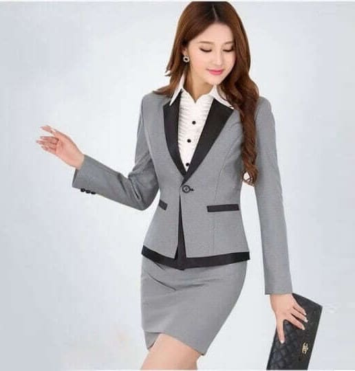 Áo Comple Nữ Công Sở - Cách Chọn Kiểu Dáng Theo Công Việc 4 Áo comple nữ màu trung tính phối cùng lớp áo mỏng bên trong cho phòng làm việc để điều hoà