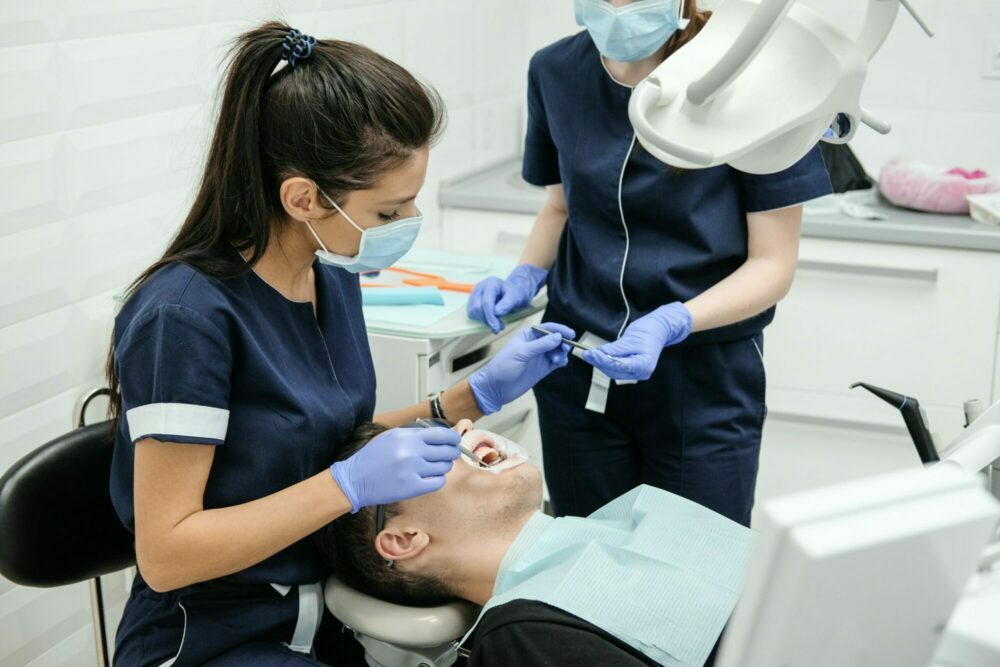 Áo Bệnh Viện, Đồng Phục Bệnh Viện Vai Trò Và Ý Nghĩa 3 Đội ngũ nhân viên bệnh viện trong bộ đồng phục