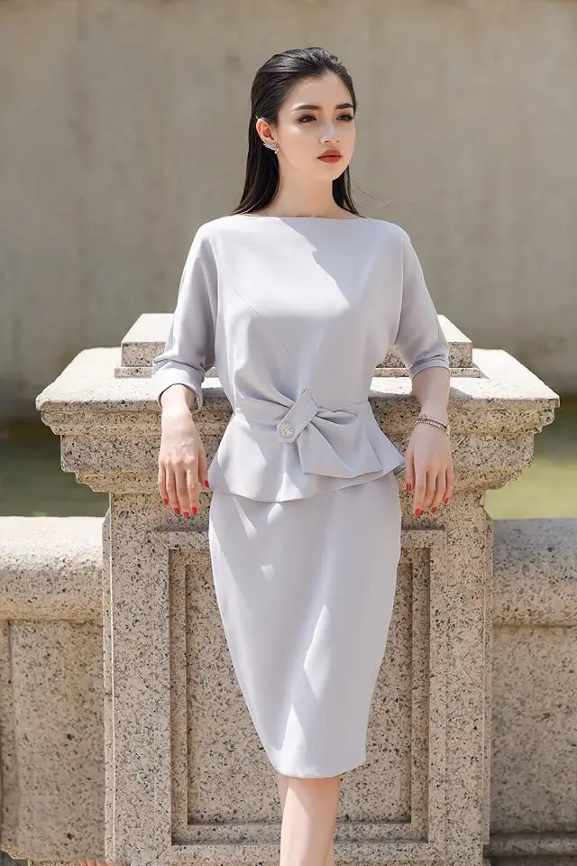Đồ Tây Công Sở Nữ: Form Áo, Tay Áo Và Chân Váy Khi May Đồng Loạt 4 Bộ đồ nữ đi làm gồm áo và chân váy dài qua gối may cùng một mã vải