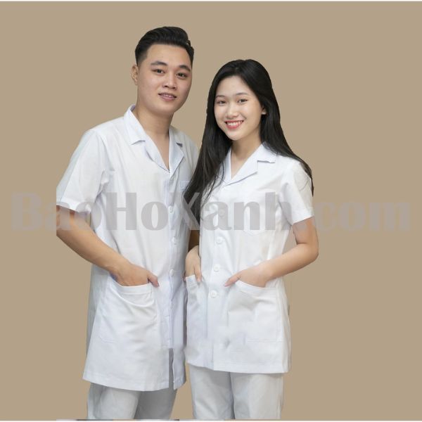 Áo Blouse Điều Dưỡng - Đặc Điểm Nhận Diện Và Cấp Phát Theo Khoa 3 Tủ đồ của khoa xếp áo blouse theo cỡ để phát nhanh vào đầu ca