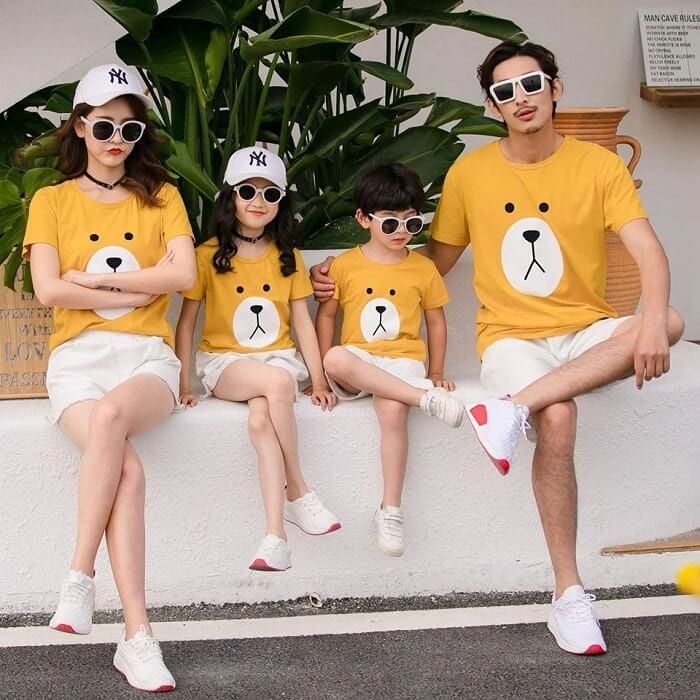 Đồng Phục Gia Đình – Chọn Chất Liệu Và Kiểu Dáng Theo Dịp 2 Áo thun đồng phục gia đình dệt từ vải cotton mềm
