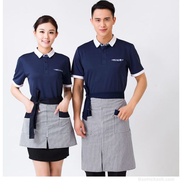 Tạp Dề Nhân Viên Nhà Hàng - Trang Bị Và Giặt Theo Ca 4 Nhân viên phòng ăn mặc đồng phục đồng bộ giữa hai lượt khách trong ca tối