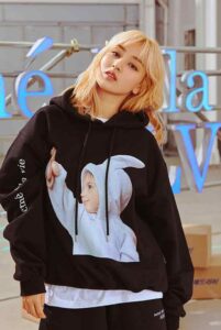 Áo Hoodie - Xu Hướng Thời Trang Năm 2022. 3 áo hoodie, áo khoác hoodie, áo hoodie vải nỉ