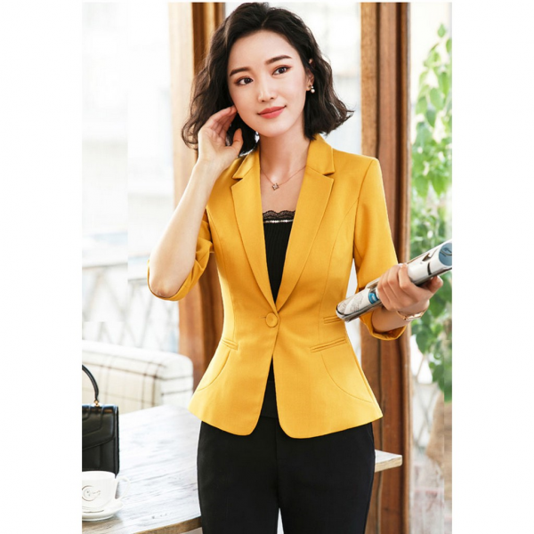 Bộ Áo Kiểu Và Chân Váy Làm Đồng Phục Cho Khối Văn Phòng 4 Bộ đồng phục nữ gồm hai món rời xếp theo cỡ trước khi cấp phát cho nhân viên