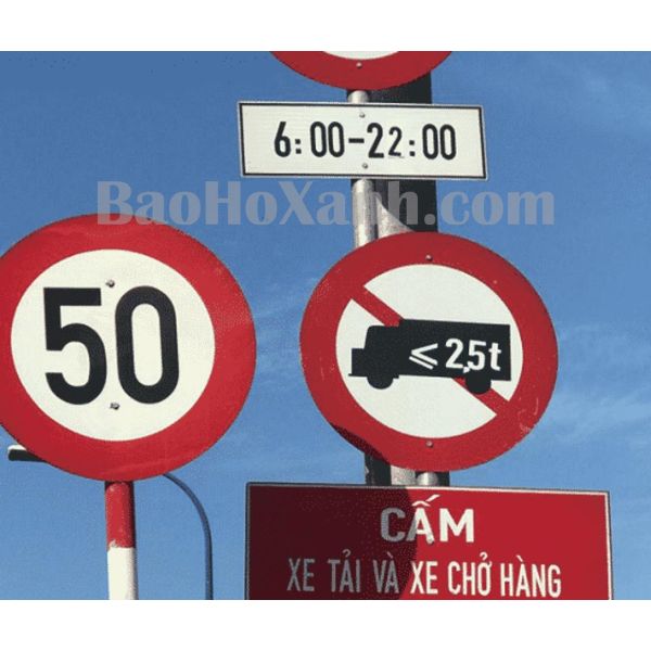 Tấm biển báo giao thông in đúng quy định kèm cột đỡ tròn mạ kẽm