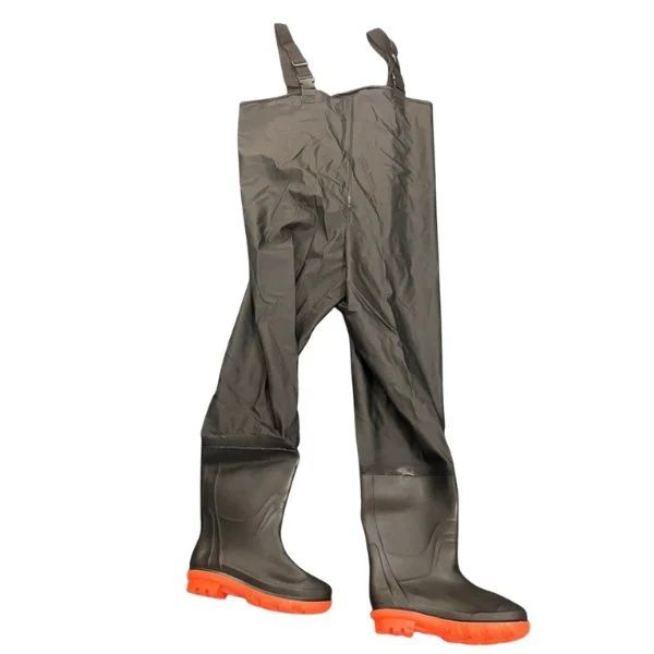 Đế ủng yếm còn gai sâu và rãnh thoát bùn, chụp sau khi rửa sạch bằng vòi nước