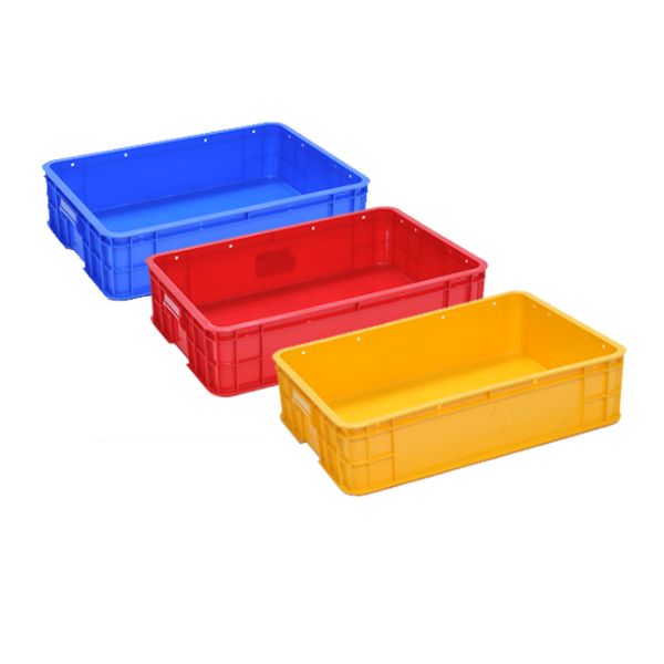 Băng Keo Dính Công Nghiệp: Phân Loại, Độ Dày Và Cách Chọn 2 Thùng sóng nhựa công nghiệp xếp chồng trong khu vực soạn hàng
