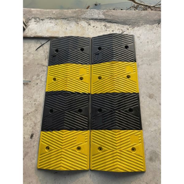 4 Điều Cần Biết Trước Khi Mua Gờ Giảm Tốc Cao Su Bền Bỉ Giá Tốt 2 Gờ Giảm Tốc Cao Su Chịu Lực