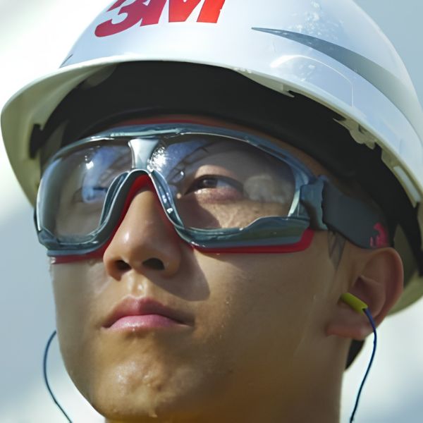 5 Tiêu Chuẩn Kỹ Thuật Độc Bản Khi Lựa Chọn Kính Bảo Hộ Cho Công Nhân Xây Dựng 2 Kính Bảo Hộ Cho Công Nhân Xây Dựng Chống Trầy Xước