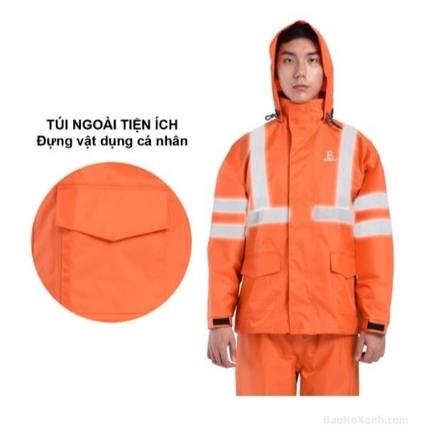 Bộ áo mưa LEXTI màu cam nổi bật trên đường mưa