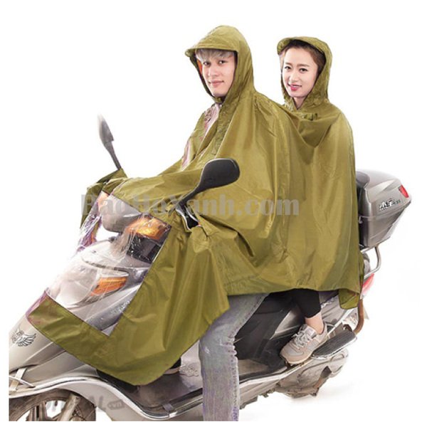 Chi tiết giữ mép tà trên áo mưa cánh dơi bản dày