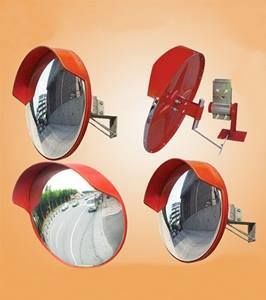Gương cầu lồi lắp tại ngã rẽ khuất tầm nhìn trong nhà xưởng