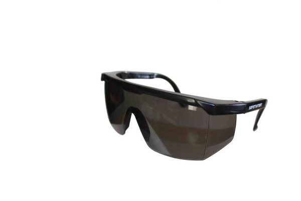 Kính bảo hộ SM416B kiểu ôm sát dùng cho công đoạn mài và cắt đá