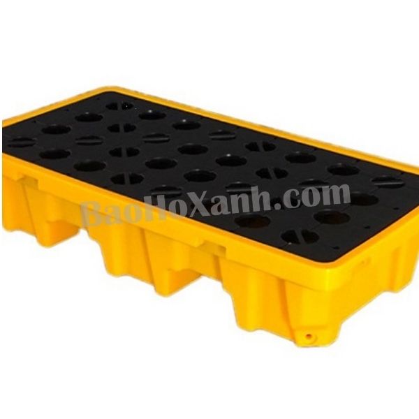 Khoang hứng bên dưới mặt sàn của pallet chống tràn hai phuy