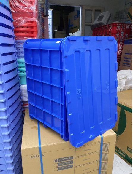 Khay nhựa có nắp xếp chồng nhiều tầng khi vận chuyển