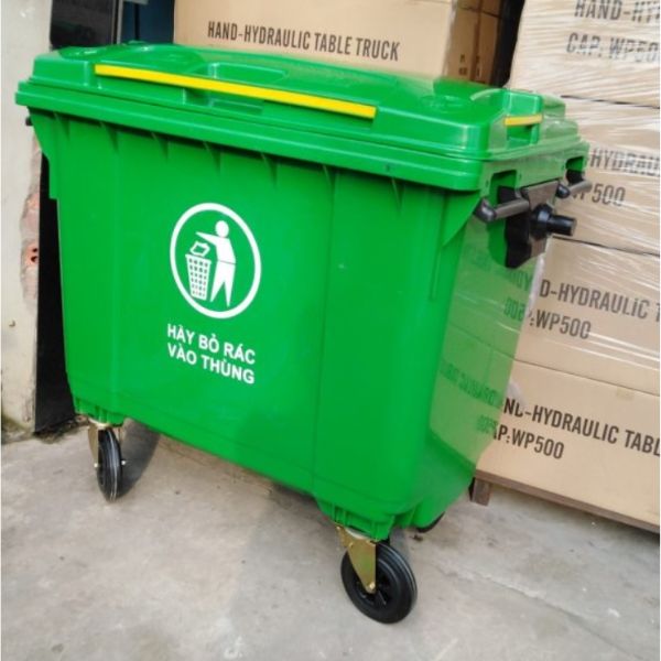 Thùng rác nhựa dung tích lớn có nắp và bánh xe dùng tại điểm tập kết
