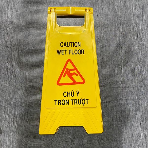 Biển Cảnh Báo Trơn Trượt Chất Lượng Cao A10 - AGT0078