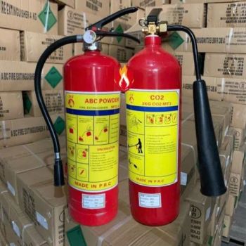 Bình Chữa Cháy Hàn Quốc 3kg3 Chính Hãng Giá Tốt Là Lựa Chọn Phù Hợp Cho Nhu Cầu Trang Bị Thiết Bị Phòng Cháy. Thiết Kế Tiện Dụng, Dễ Bố Trí Và Thao Tác, Giúp Người Dùng Chủ Động Chuẩn Bị Phương Án Xử Lý Đám Cháy Nhỏ Trong Nhiều Không Gian Khác Nhau.